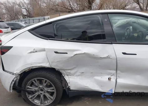 2022 Tesla Model Y Long Range Dual Motor All-Wheel Drive z USA, uszkodzony, nr VIN 7SAYGDEE9NF364519